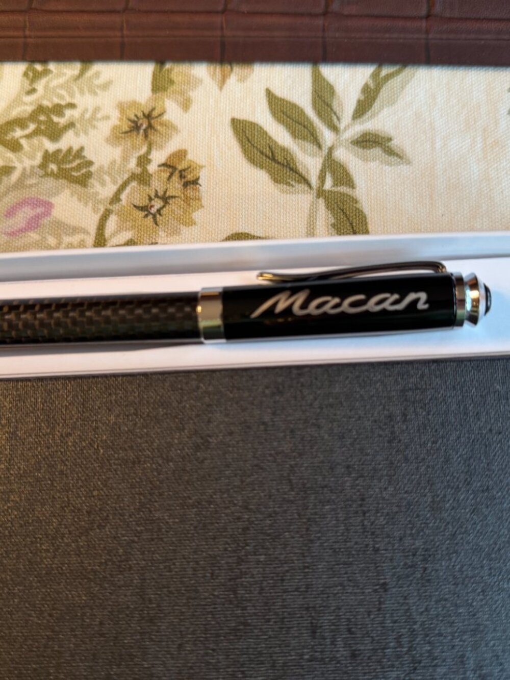 Porsche Macan 2026 New Owner Welcome Kit with Portfolio Book & Matching Pen New - Picture 3 of 10